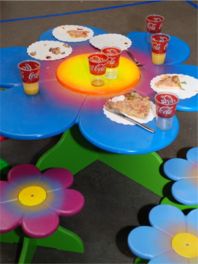 Tafel en stoeltjes van Bert van Els van Johan en Lorraine